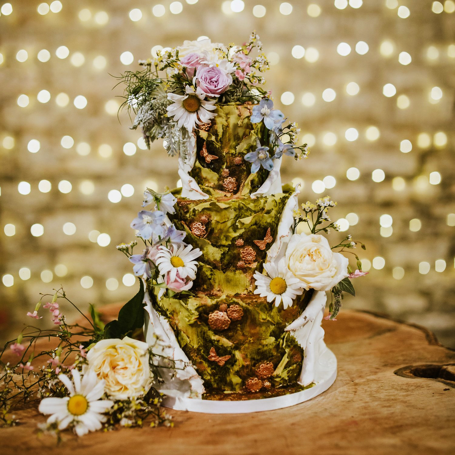 Secret+garden+woodland+wedding+cake