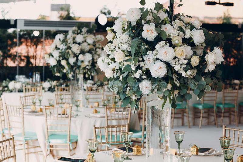 wedding-decor-white-green-tones-wedding-decor-white-green-tones-table-bouquet-113573291